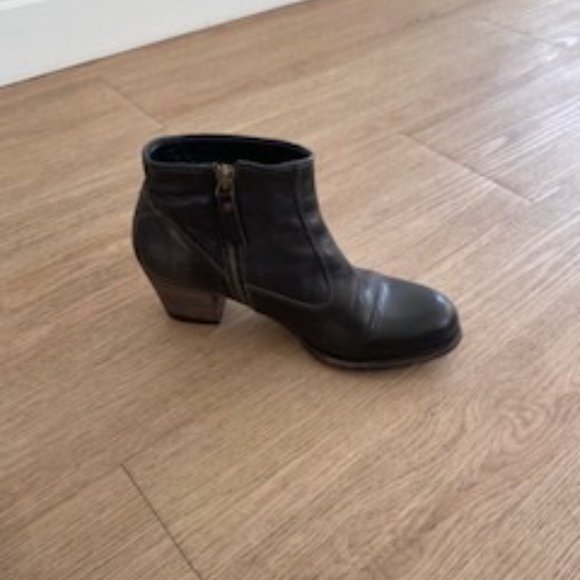 n.d.c Made by Hand Distressed Leather Black Sunday Heel Zip - Picture 6 of 9